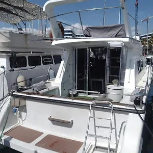  Bateau-hôtel Yach Boat Experience