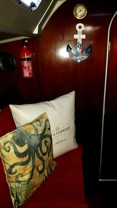 Amazing Flat In Classic Sailing Boat In Barcelona 0*,  Spanien