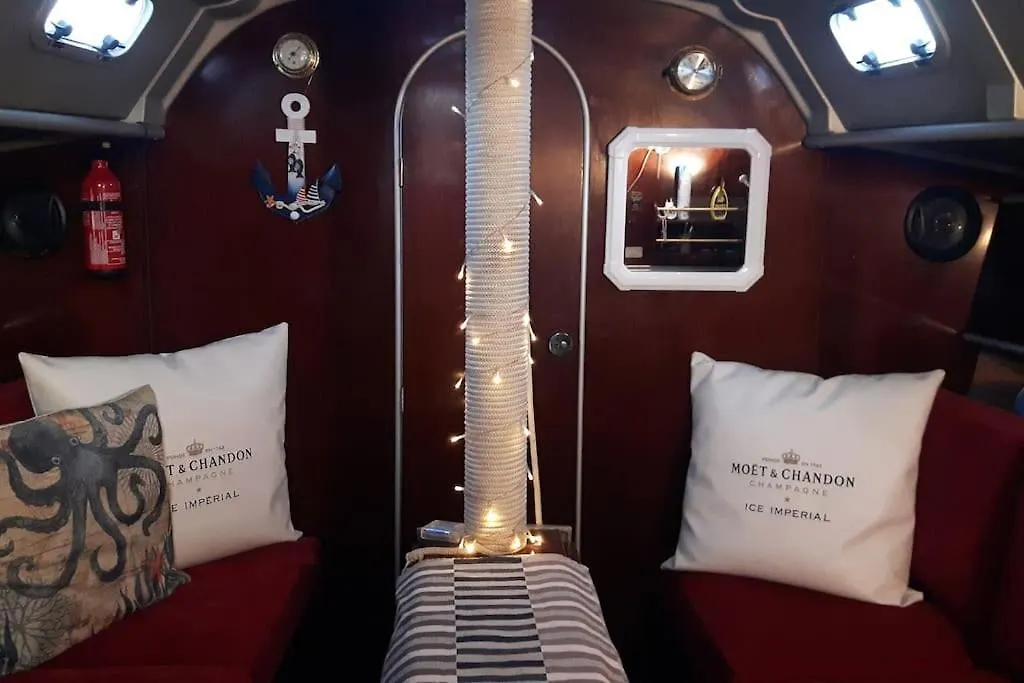 Amazing Flat In Classic Sailing Boat In Barcelona Spanien