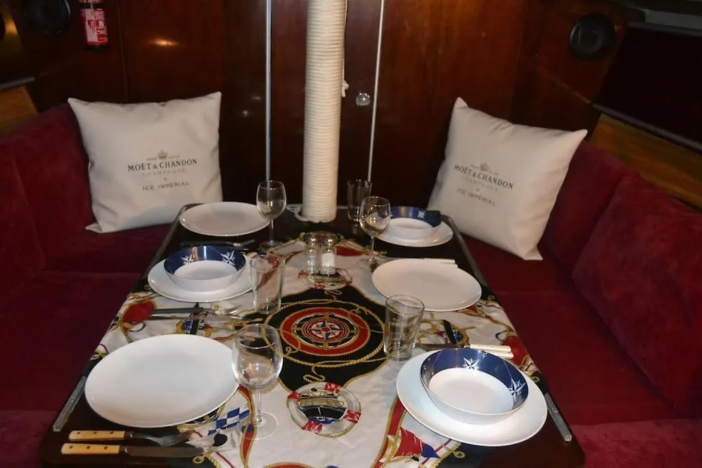 Amazing Flat In Classic Sailing Boat In Barcelona 0*,  Spanien
