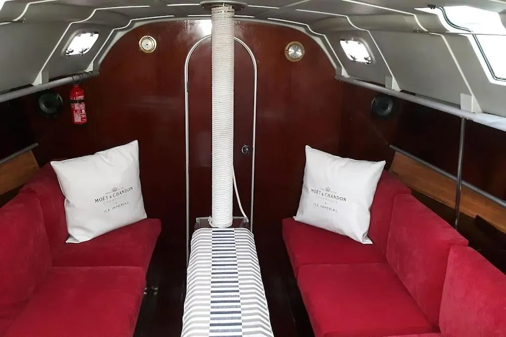 Amazing Flat In Classic Sailing Boat In Barcelona Botel