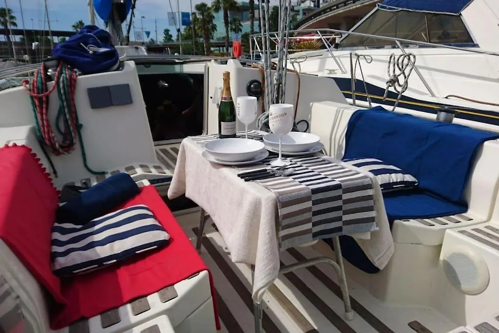 Botel Amazing Flat In Classic Sailing Boat In Barcelona Spanien